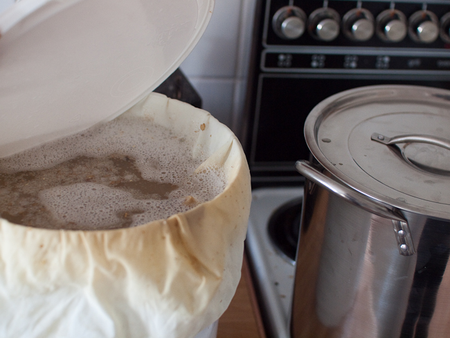 Small batch brewing mashing